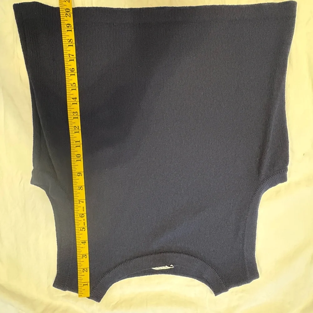 St John Sport by Marie Gray
Navy wool blend knit vest 
Vintage EUC medium - Picture 2 of 6